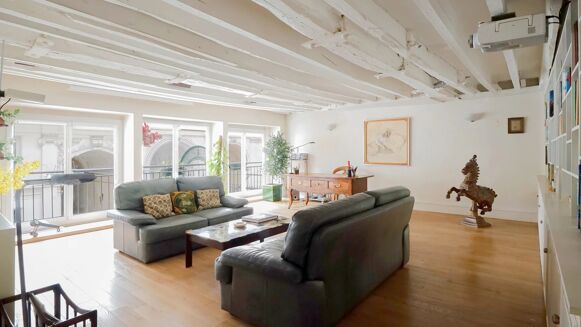 Picture of 4 bedroom apartment for sale.