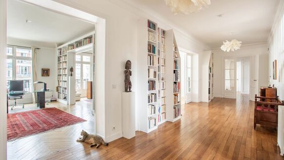 Picture of 5 bedroom apartment for sale.
