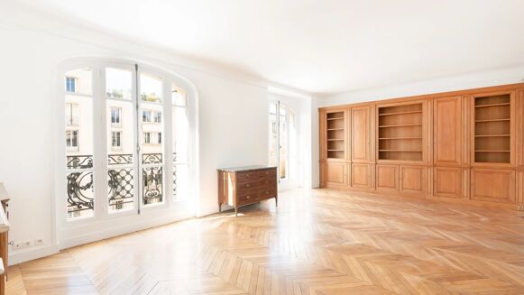 Picture of 4 bedroom apartment for sale.