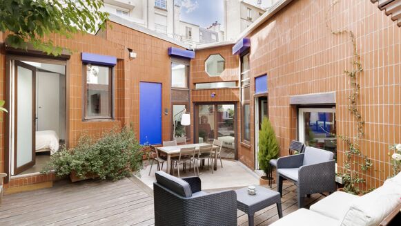 Picture of 4 bedroom apartment for sale.