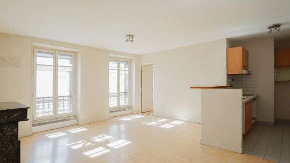 Picture of 3 bedroom apartment for sale.
