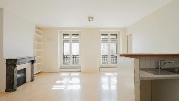 Picture of 4 bedroom apartment for sale.