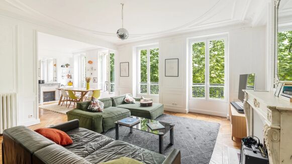Picture of 3 bedroom apartment for sale.