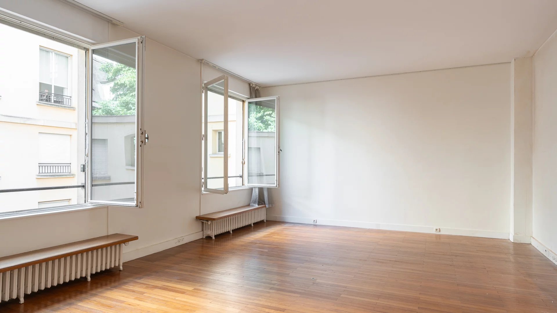 23.5㎝ A la Ville de St De PARIS PSG Nike Home Stadium Shirt 2025-26 - Kids with L. Hernandez