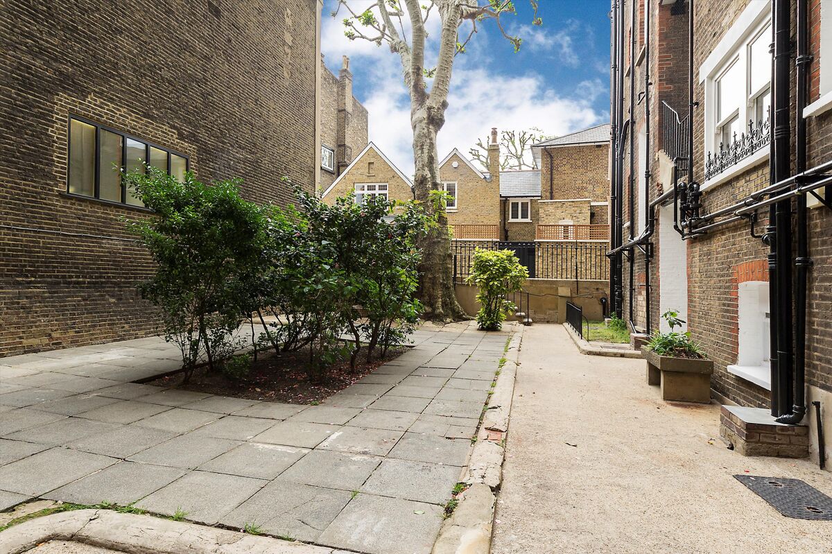 flat for sale in Hale House, De Vere Gardens, Kensington, London, W8 KEN012060105 Knight Frank