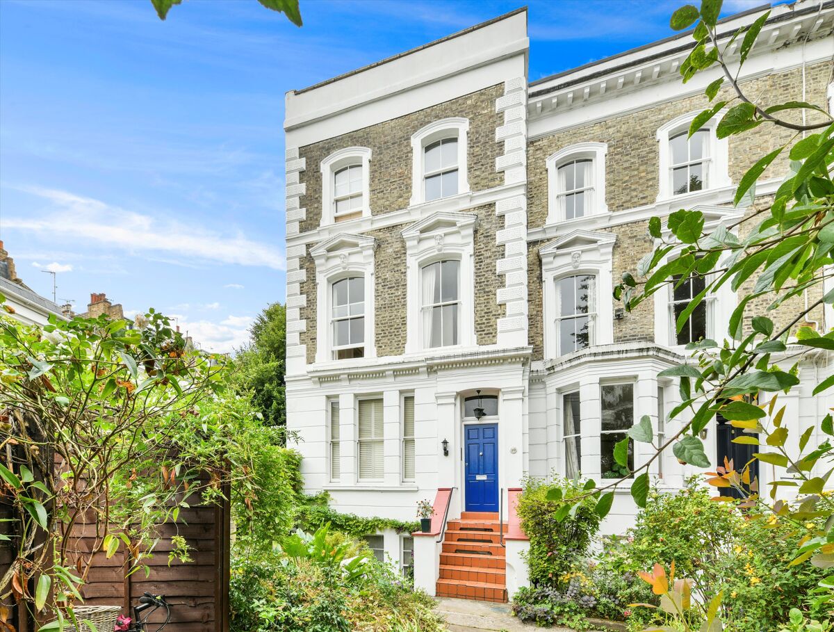 flat for sale in Sunningdale Gardens, London, W8 KEN012077794