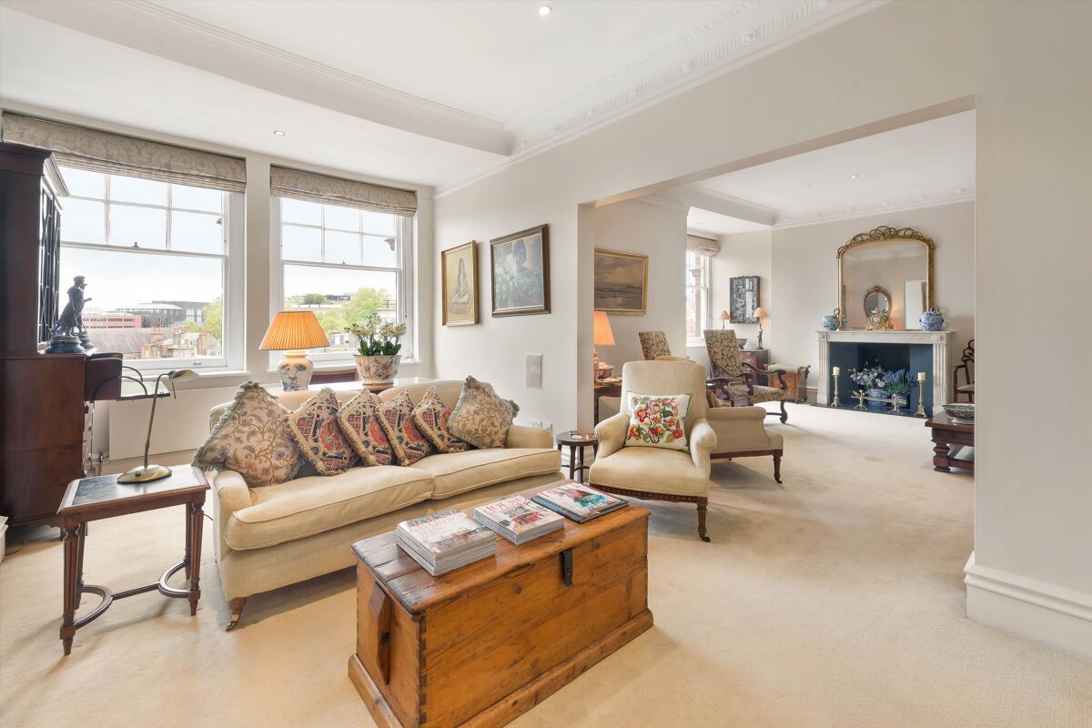 flat for sale in Kensington Court Gardens, London, London, W8