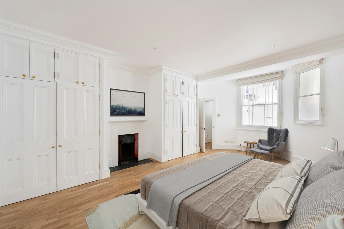 flat for sale in Palace Gardens Terrace, Kensington, London, W8
