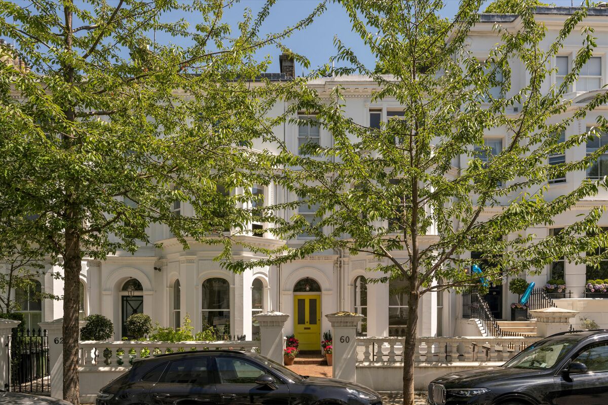 flat for sale in Palace Gardens Terrace, Kensington, London, W8