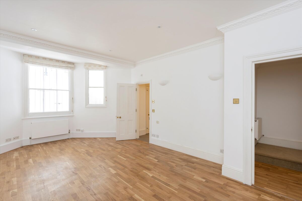 flat for sale in Palace Gardens Terrace, Kensington, London, W8