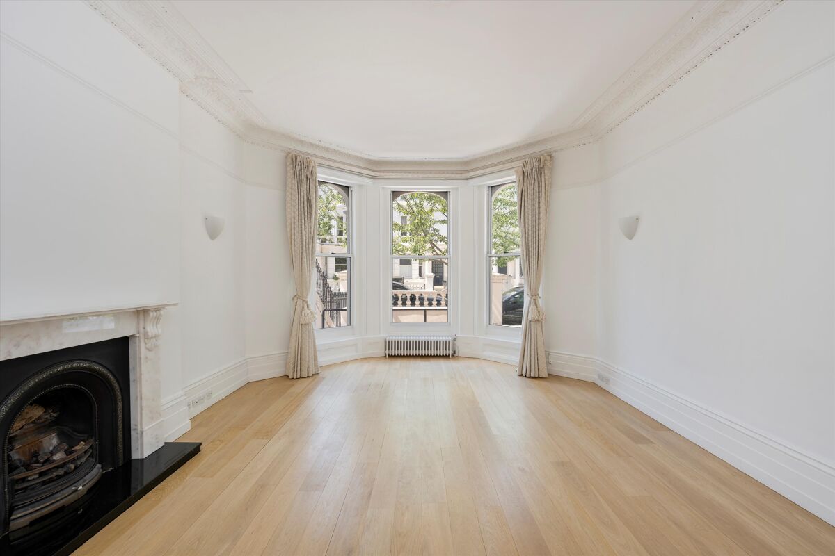 flat for sale in Palace Gardens Terrace, Kensington, London, W8