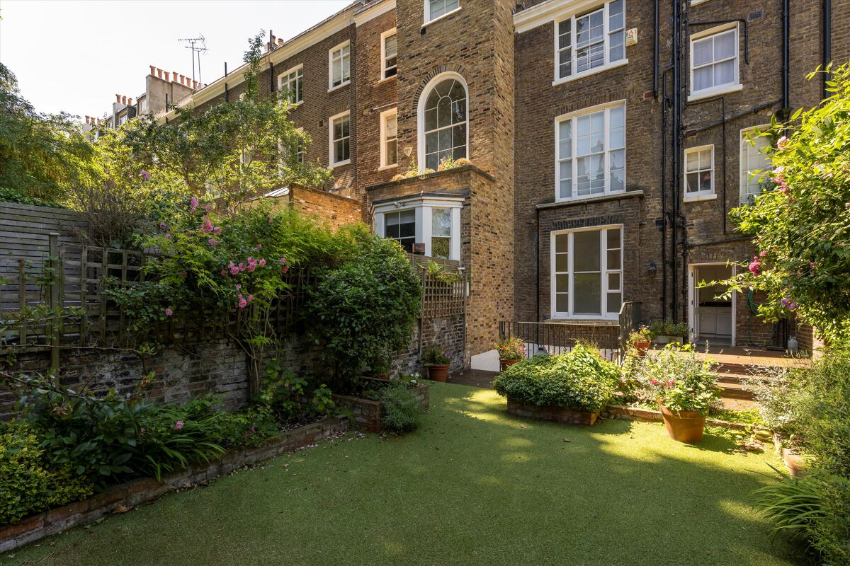 flat for sale in Palace Gardens Terrace, Kensington, London, W8
