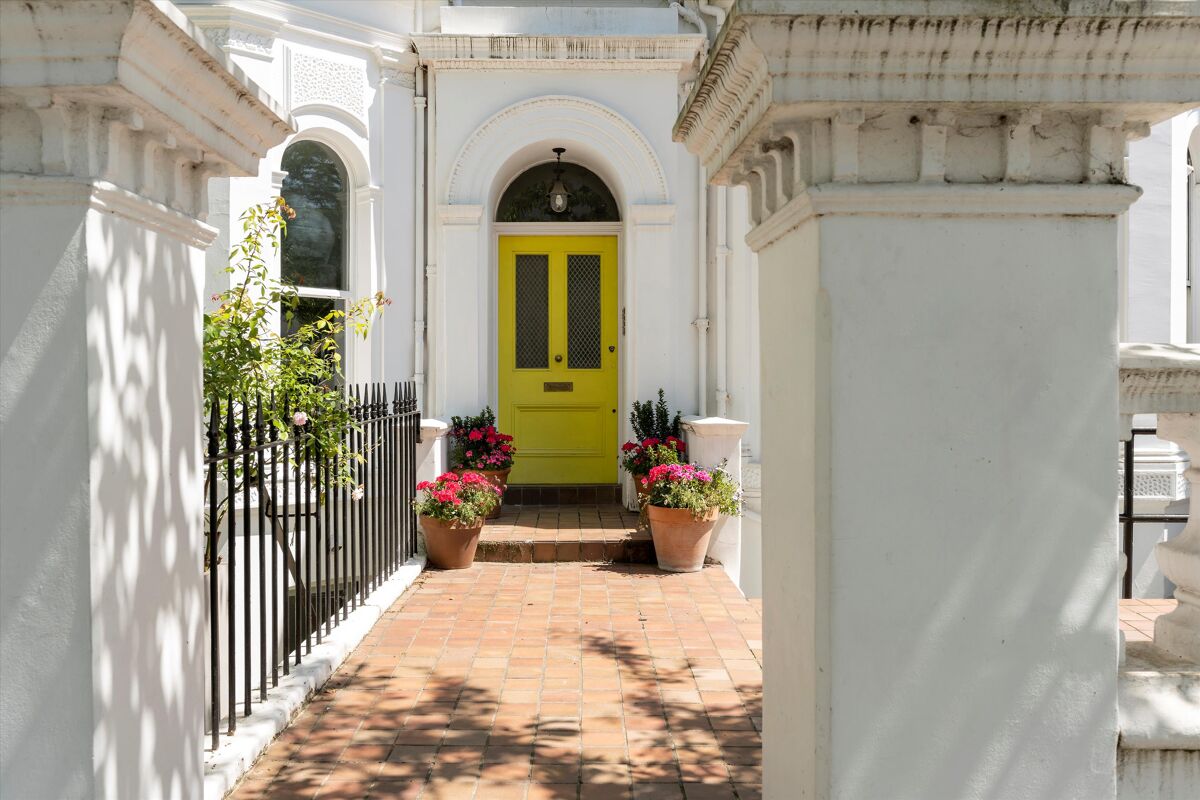 flat for sale in Palace Gardens Terrace, Kensington, London, W8