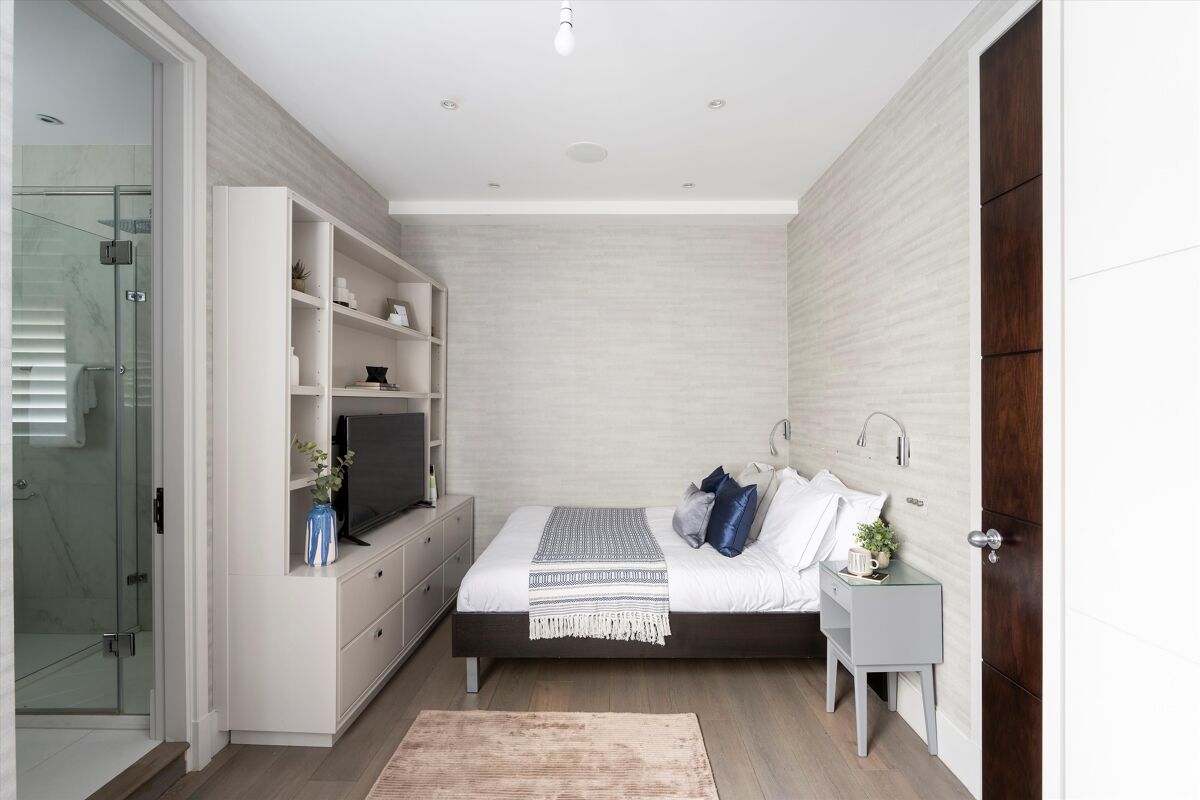 flat for sale in Campden Hill Gate, Duchess Of Bedford's Walk, London