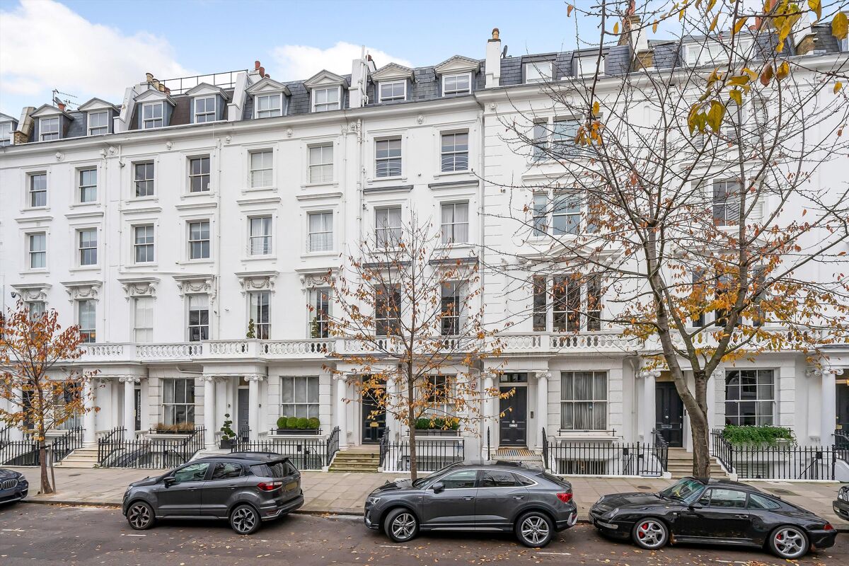 flat for sale in Palace Gardens Terrace, Kensington, London, W8