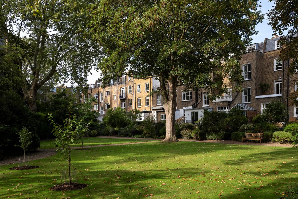 flat for sale in Upper Addison Gardens, London, W14. KEN012393090