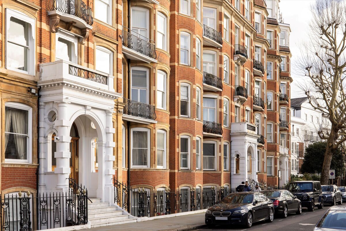 flat for sale in Falkland House, Marloes Road, London, W8
