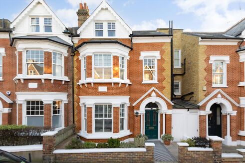 Picture of 5-6 bedroom house for sale.