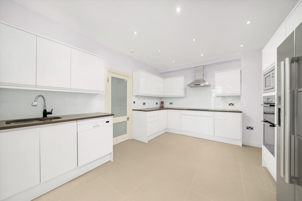 Image of Kensington High Street, London, W8