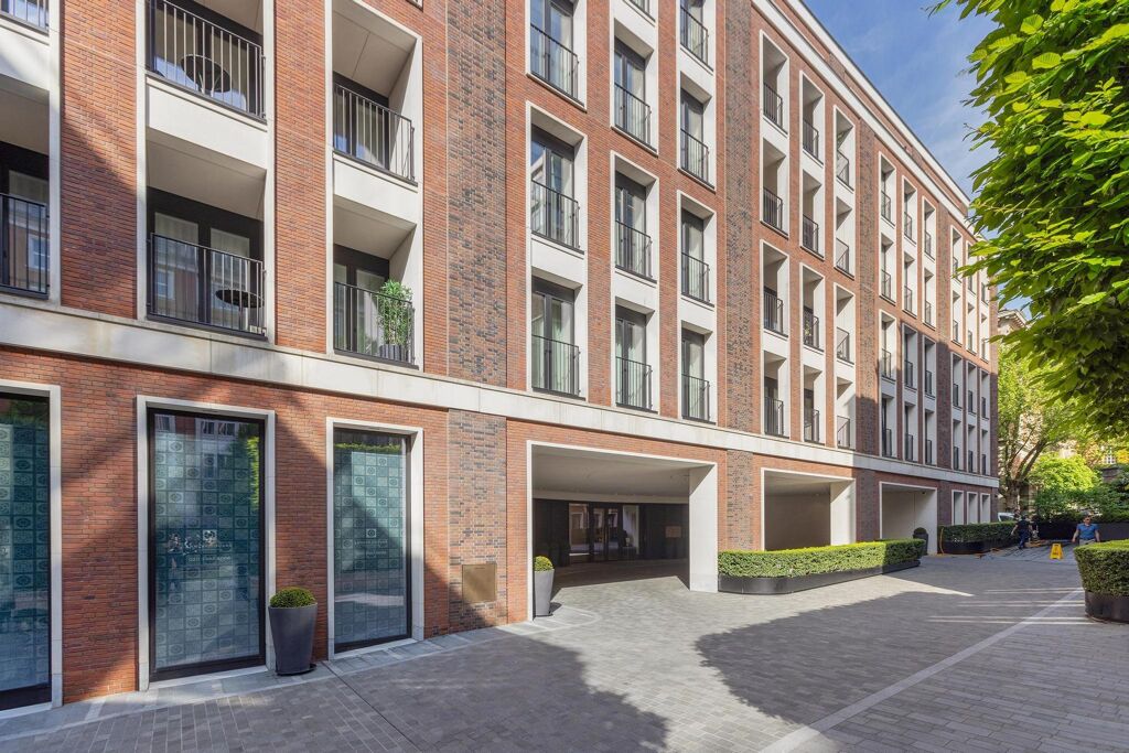 Image of Lancer Square, London, W8