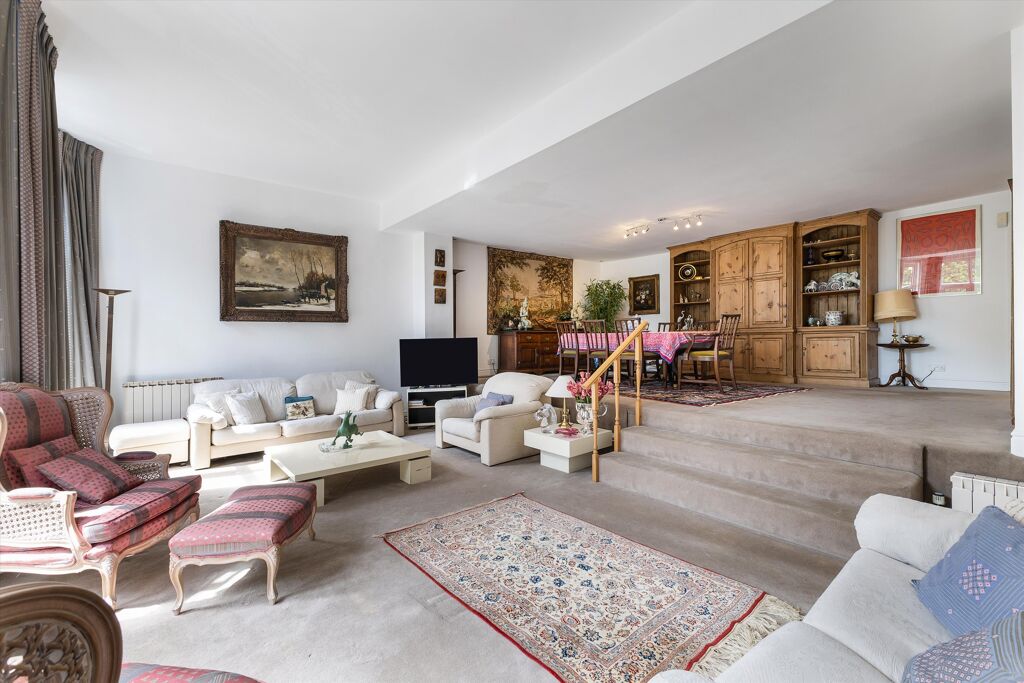 Image of Vicarage Gate, London, W8