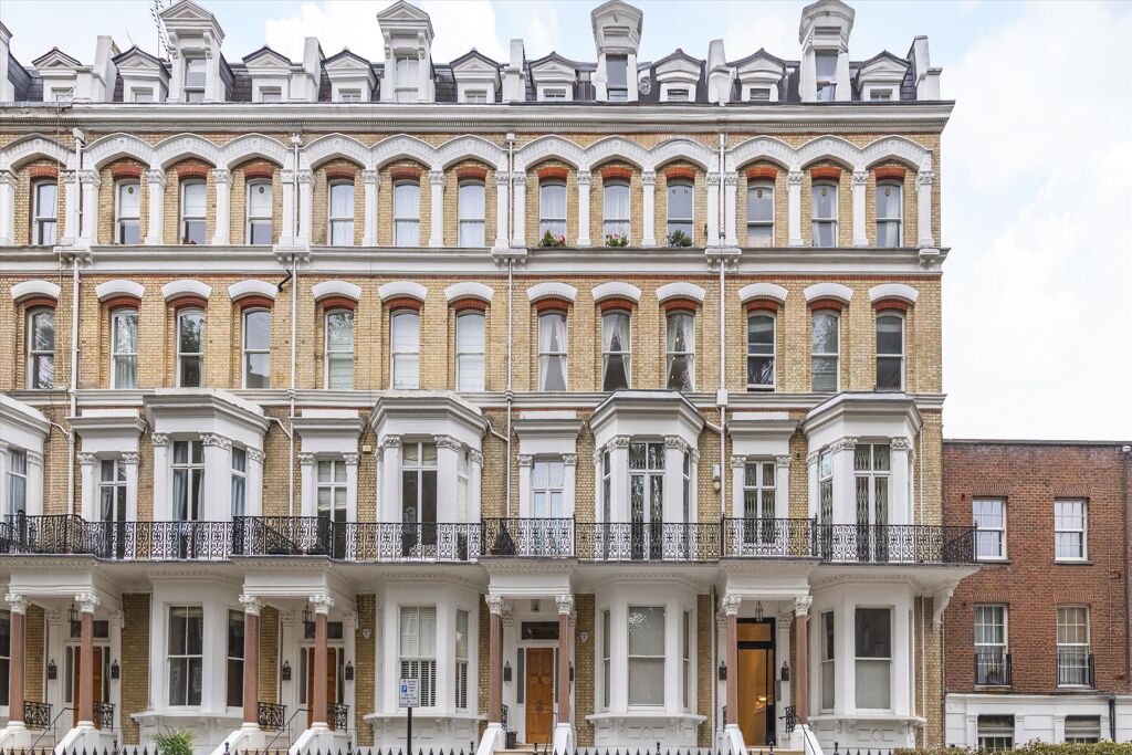 Image of Vicarage Gate, London, W8