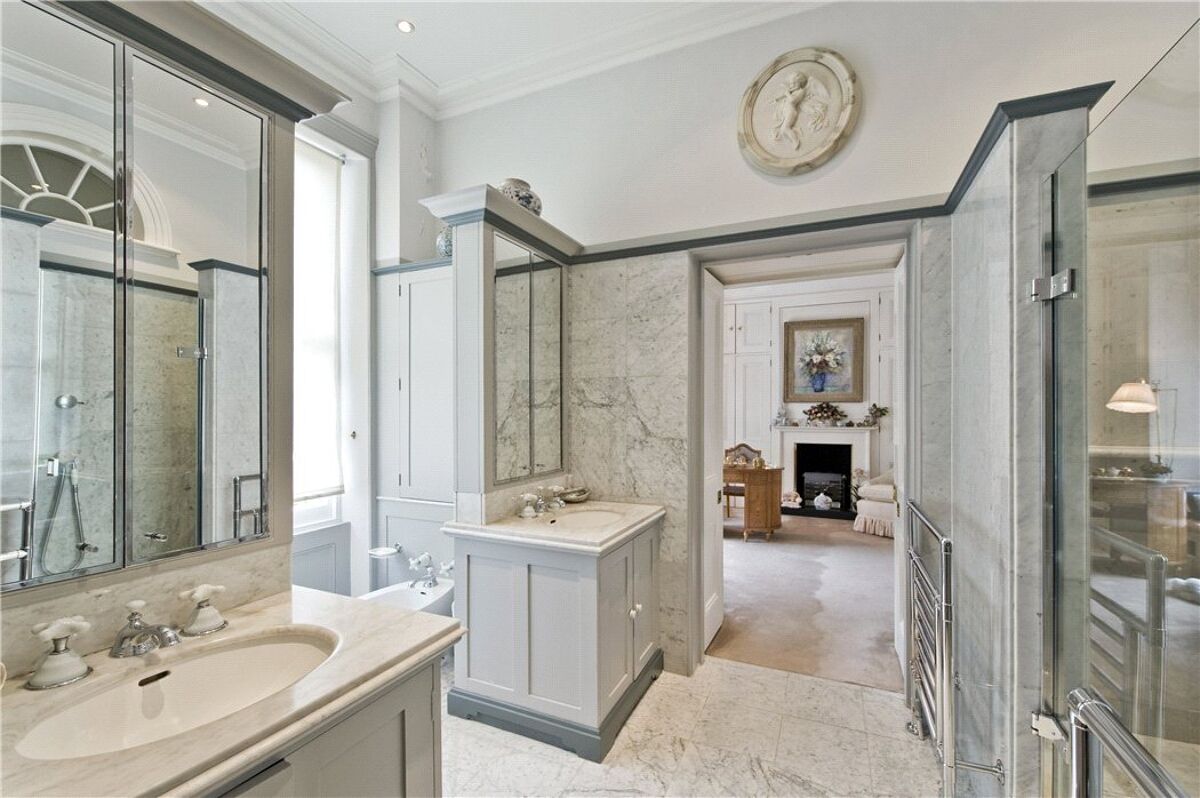 house for sale in Addison Crescent, Holland Park, London, W14