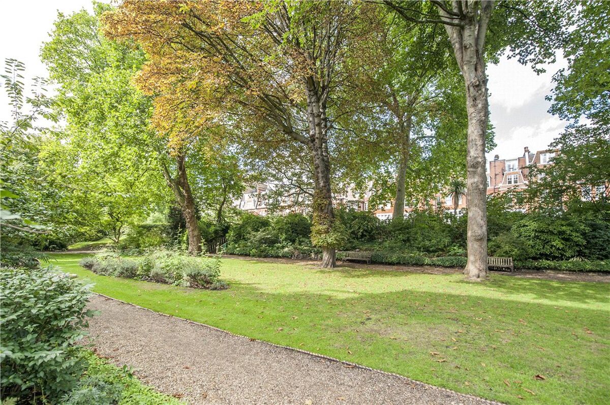 house for sale in Gloucester Walk, Kensington, London, W8 KEN120134