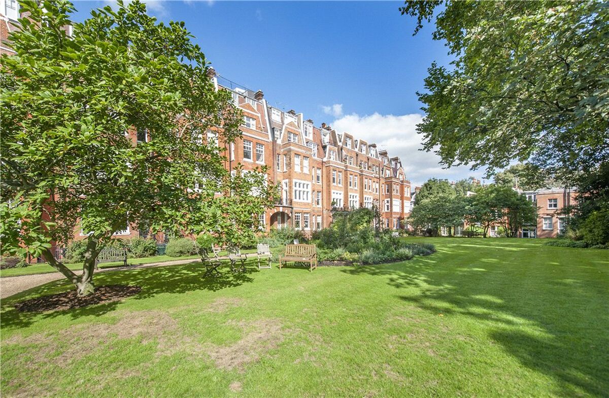 house for sale in Gloucester Walk, Kensington, London, W8 KEN120134