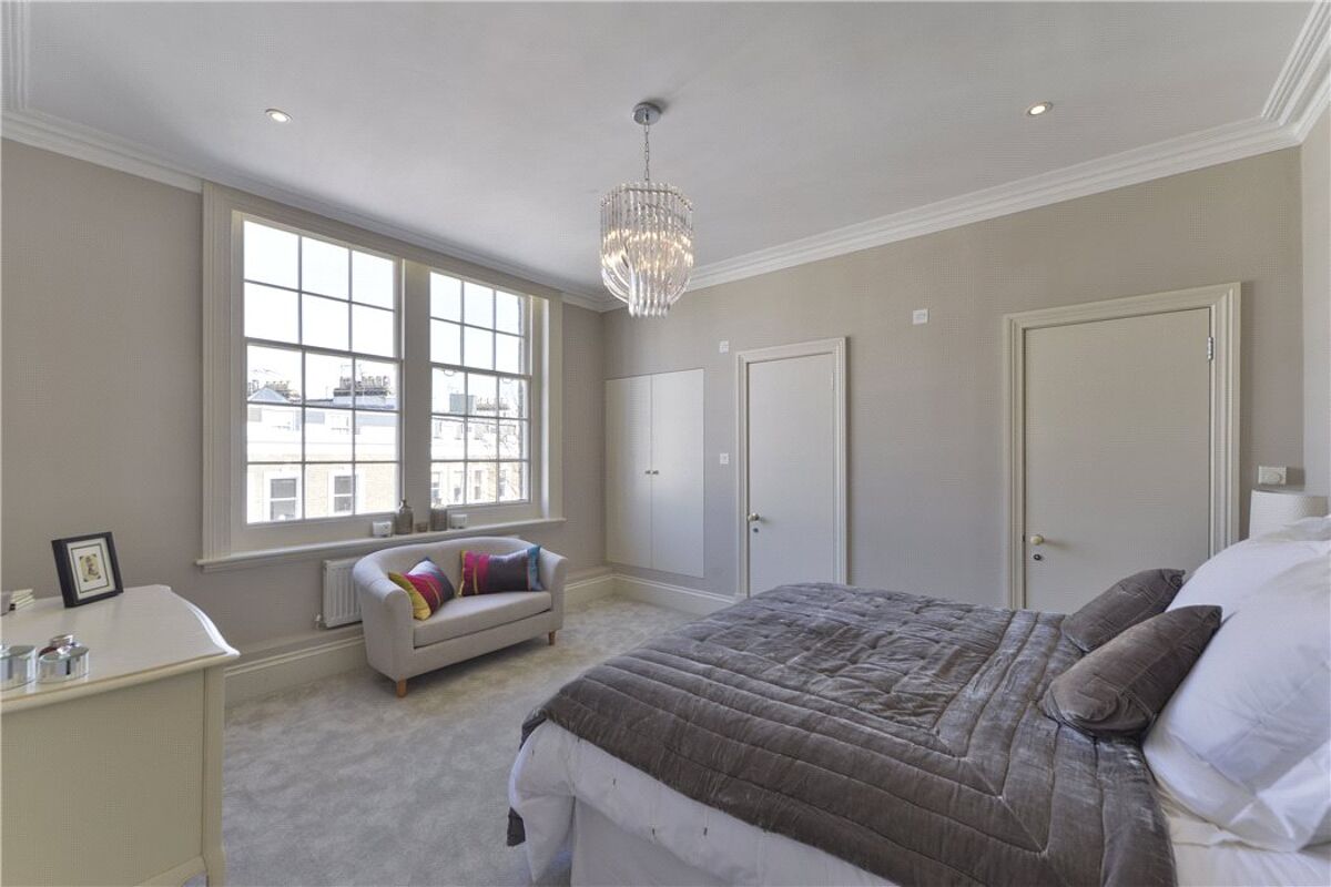 flat for sale in Warwick Mansions, Cromwell Crescent, London, SW5