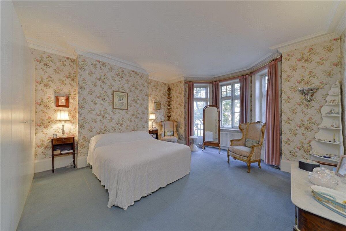 flat for sale in Abingdon Gardens, 40 Abingdon Villas, Kensington