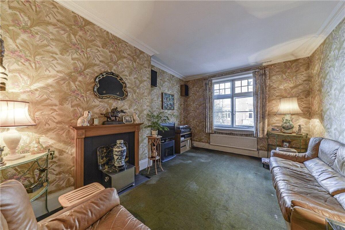 flat for sale in Abingdon Gardens, 40 Abingdon Villas, Kensington