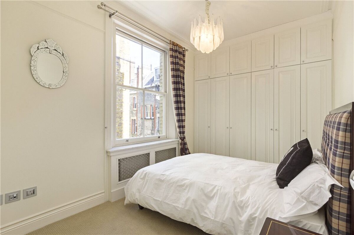 flat for sale in De Vere Gardens, Kensington, London, W8 KEN160178 Knight Frank