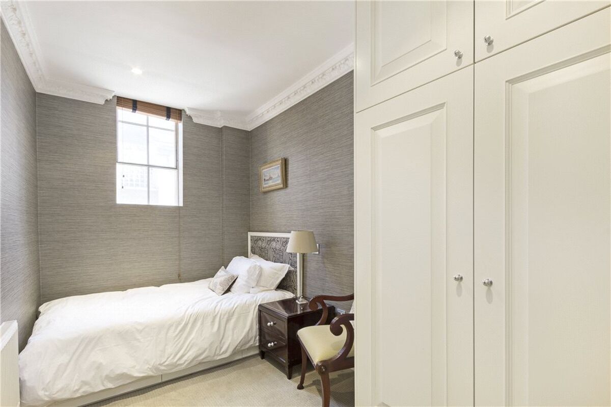 flat for sale in De Vere Gardens, Kensington, London, W8 KEN160178