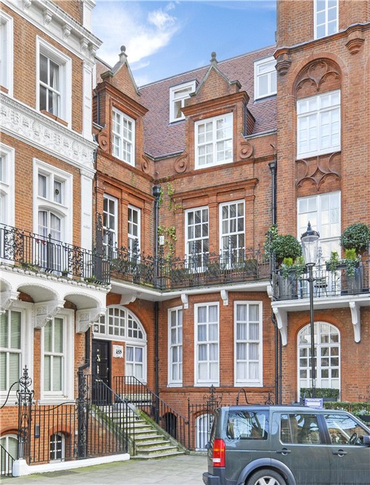 flat for sale in Kensington Court, London, W8 - KEN170196 | Knight Frank