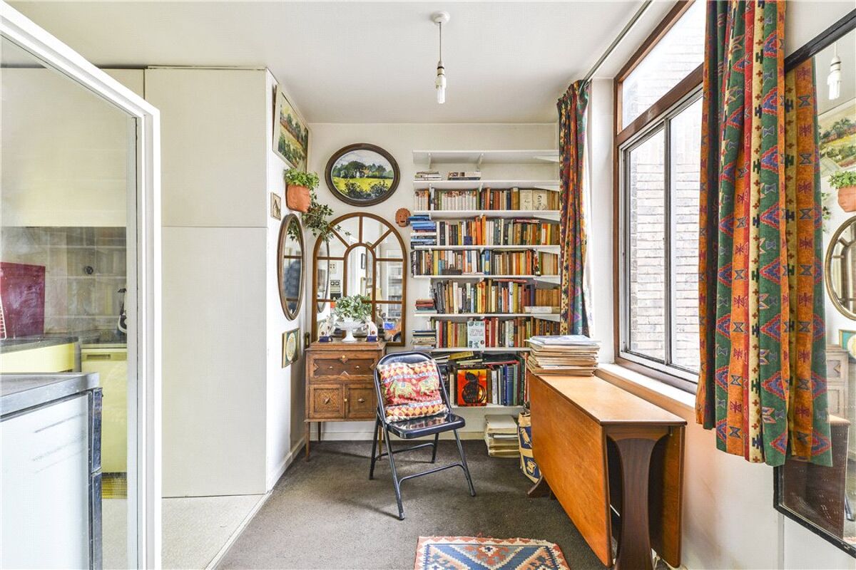 Studio Flat for sale in Courtleigh, 126 Earls Court Road, London, W8