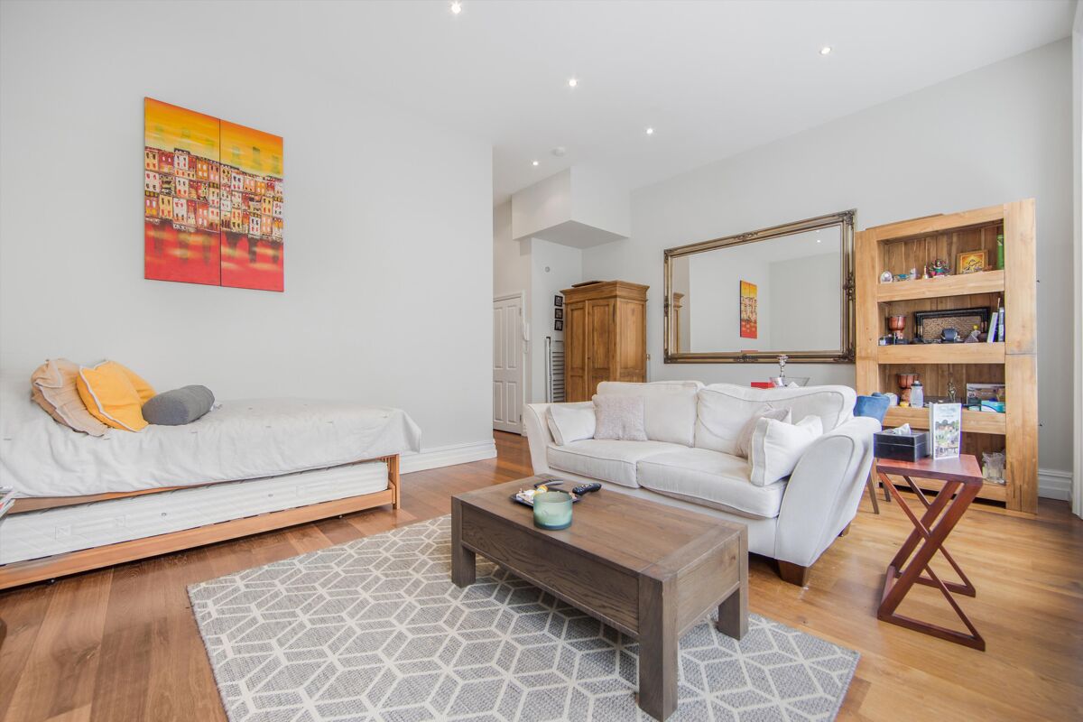 flat to rent in De Vere Gardens, London, W8 KEQ012003352 Knight Frank