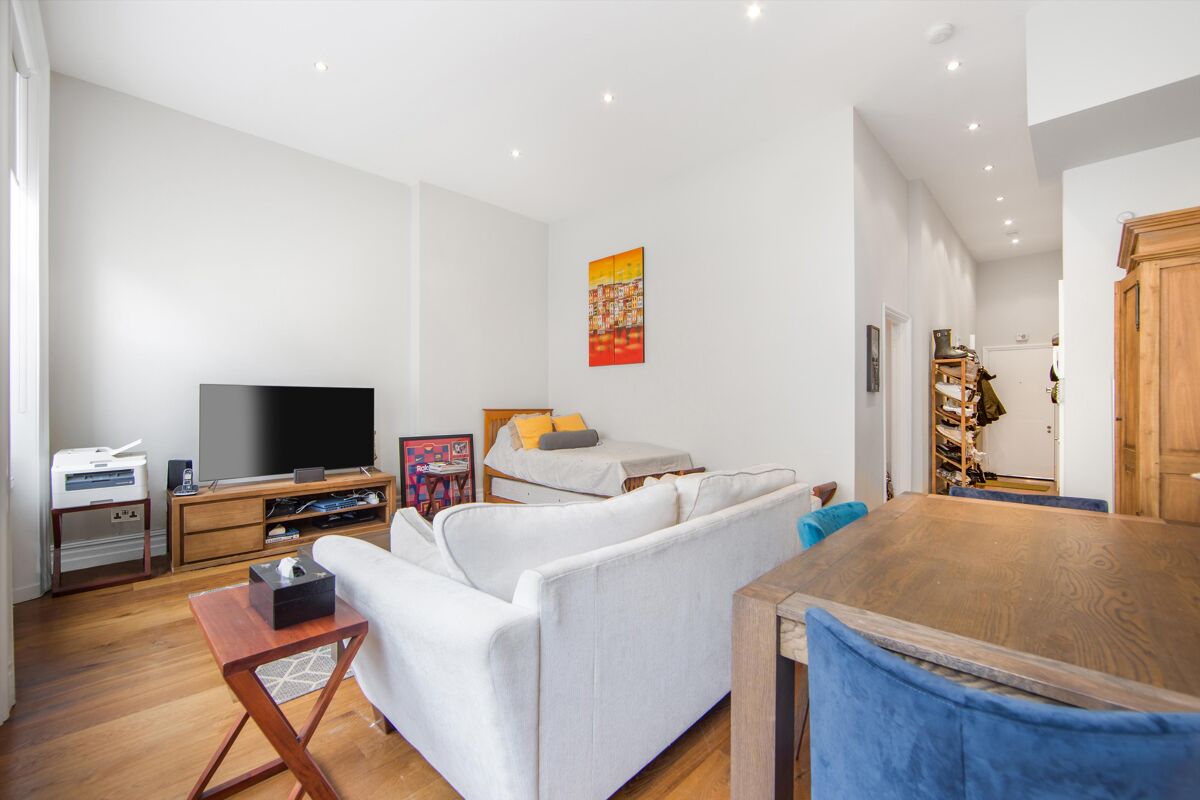 flat to rent in De Vere Gardens, London, W8 KEQ012003352 Knight Frank