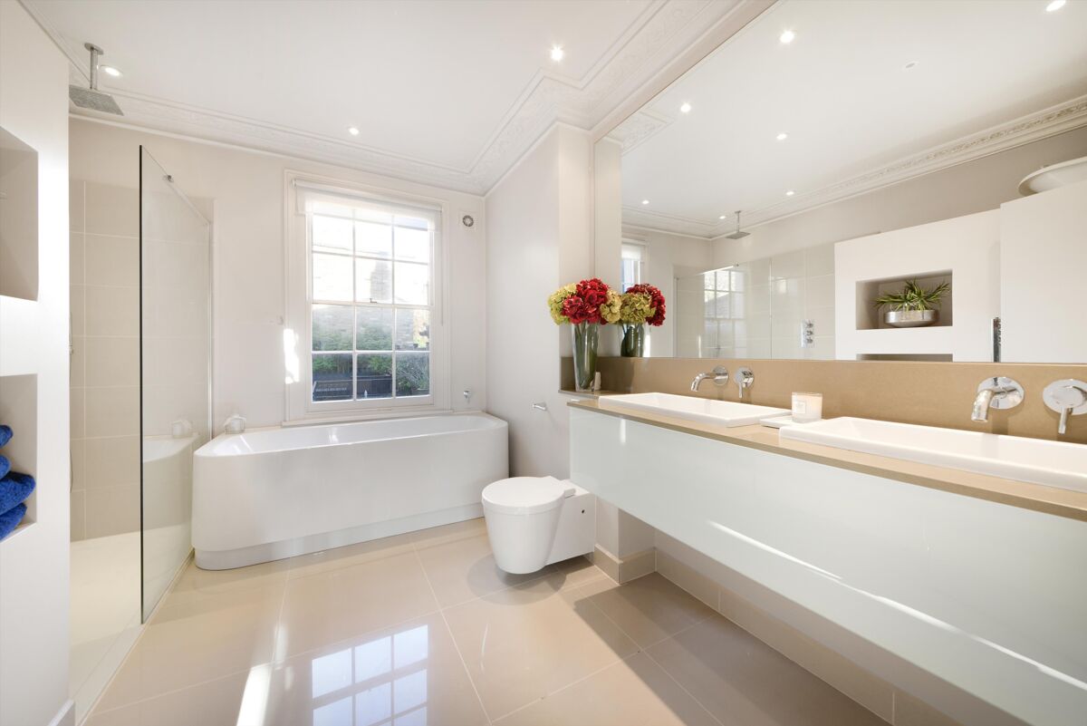 house to rent in Holland Street, Kensington, London, W8 KEQ012026782