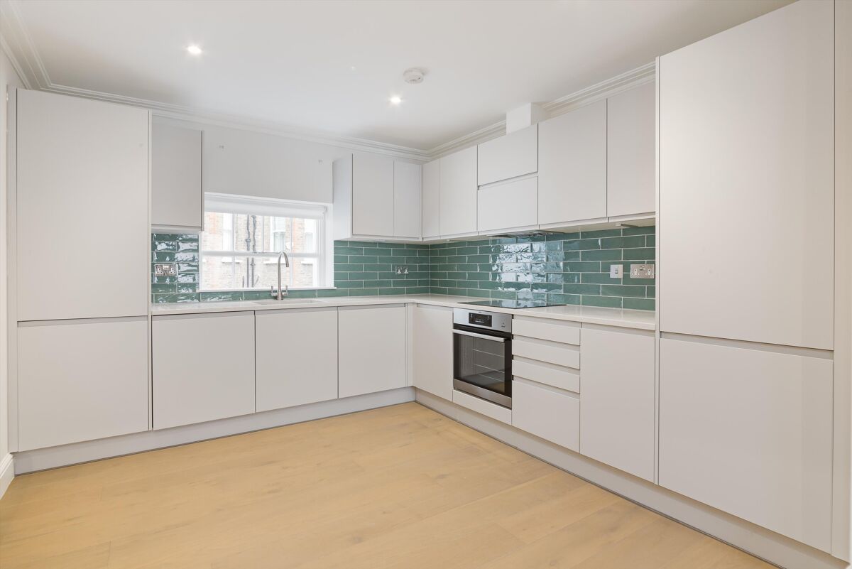 flat to rent in Abingdon Road, Kensington, London, W8 KEQ012070053
