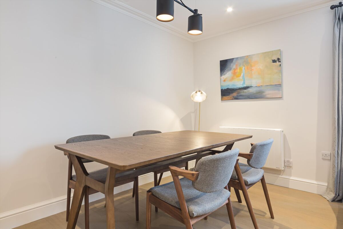 flat to rent in Abingdon Road, Kensington, London, W8 KEQ012070053