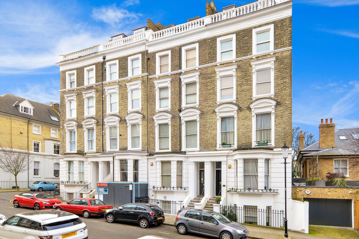 flat to rent in Campden Hill Gardens, London, W8 KEQ012083266