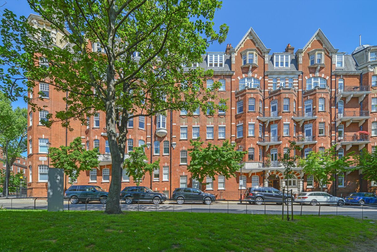 flat to rent in Campden Hill Court, Campden Hill Road, Campden Hill