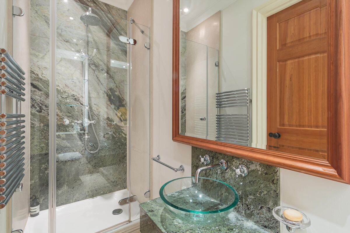 flat to rent in West Lodge, Square, Kensington, London, W8