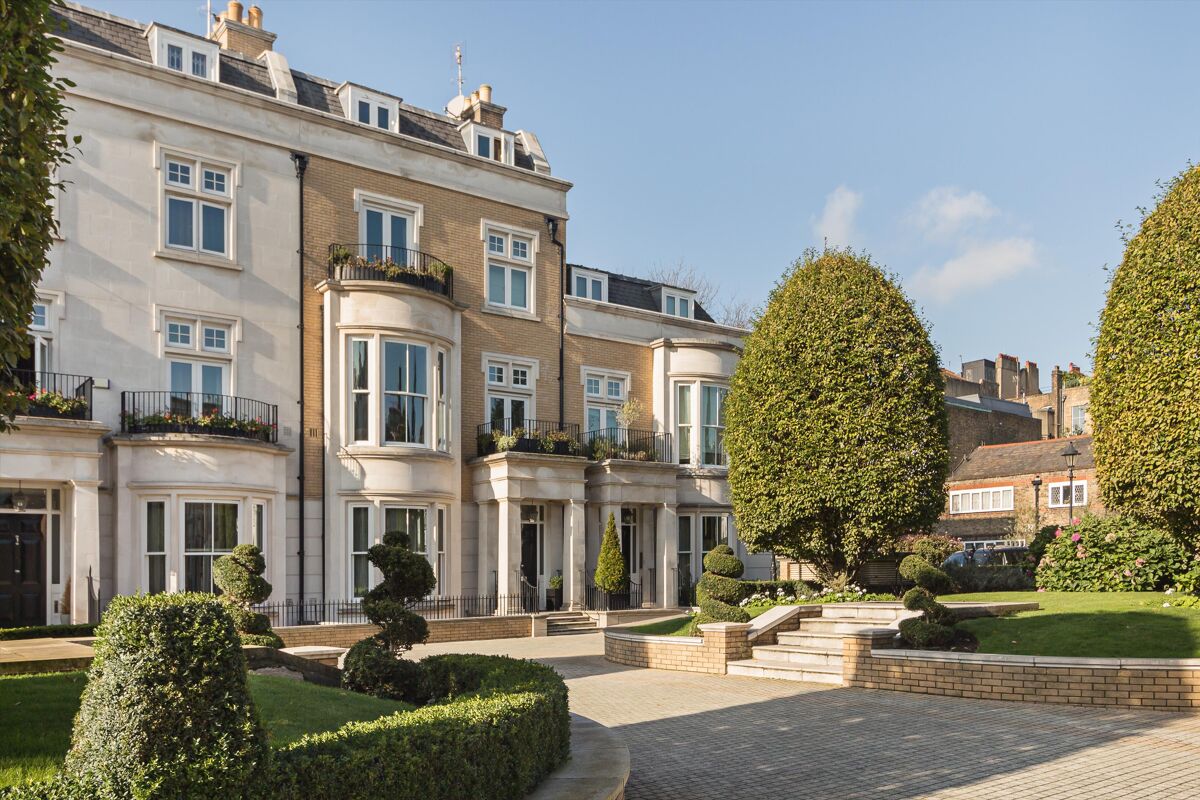 flat to rent in West Lodge, Square, Kensington, London, W8