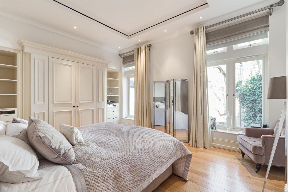 flat to rent in West Lodge, Square, Kensington, London, W8