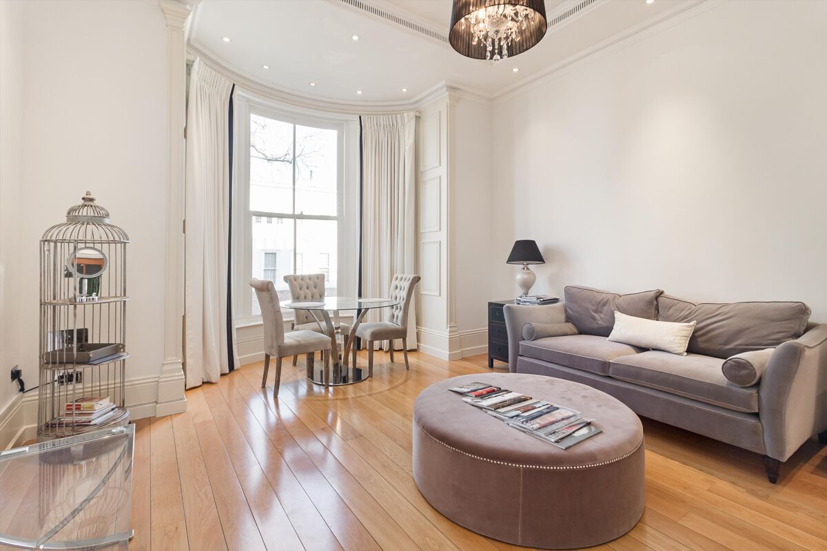 flat to rent in West Lodge, Square, Kensington, London, W8