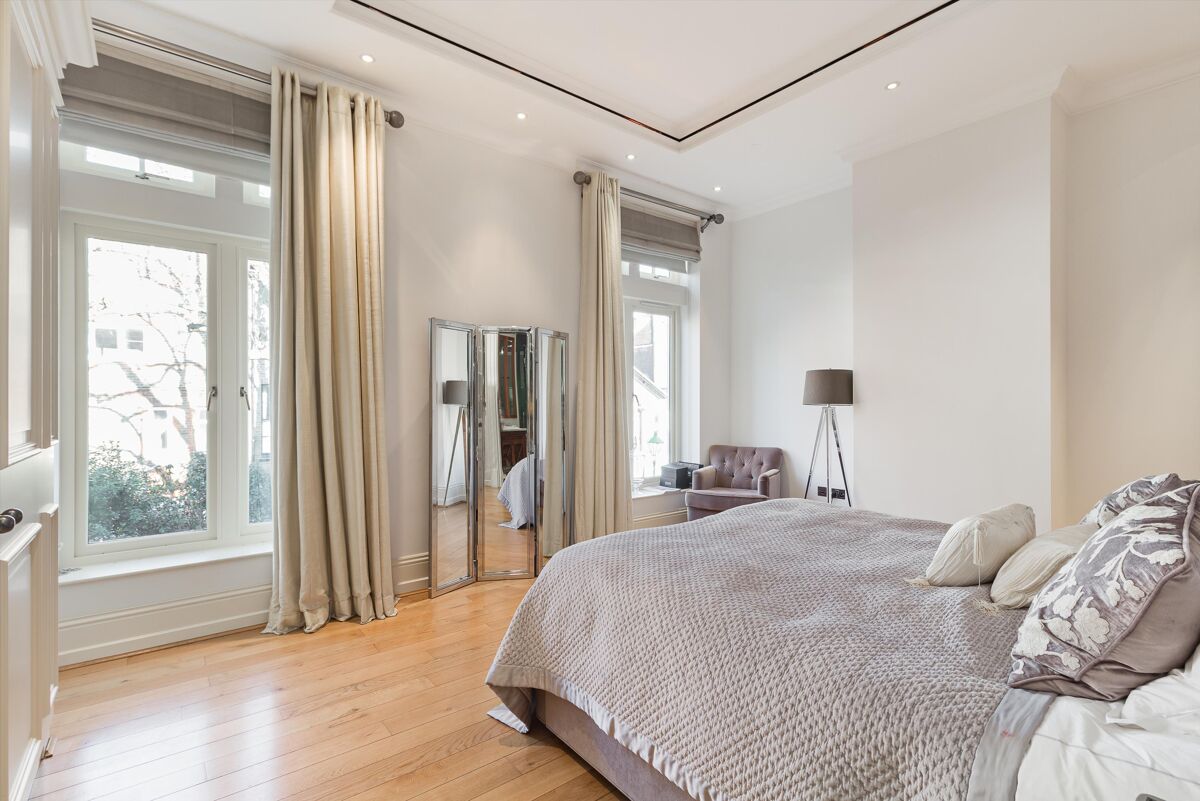 flat to rent in West Lodge, Square, Kensington, London, W8