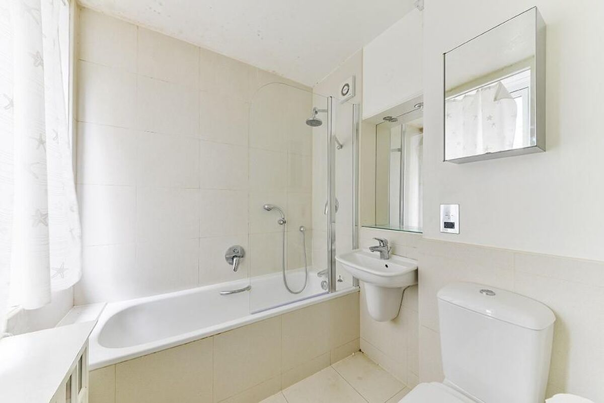 Flat To Rent In Hamilton House, Vicarage Gate, London, W8 