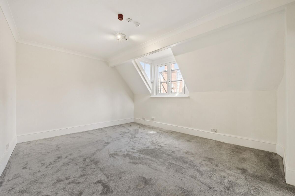 flat to rent in Kensington High Street, Kensington, London, W8